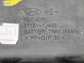 Suport baterie 57 KW / 78 CP Hyundai i20 (PB,PBT) [Fabr 2008-2014] 37151 1J450 1.2 G4LA