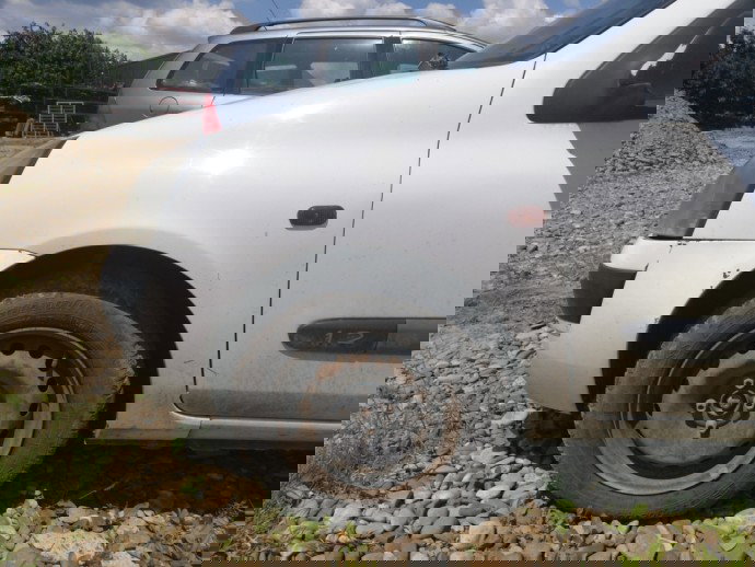 Aripa stanga fata Renault Clio 2 1.2 D4F OV369 1998-2004