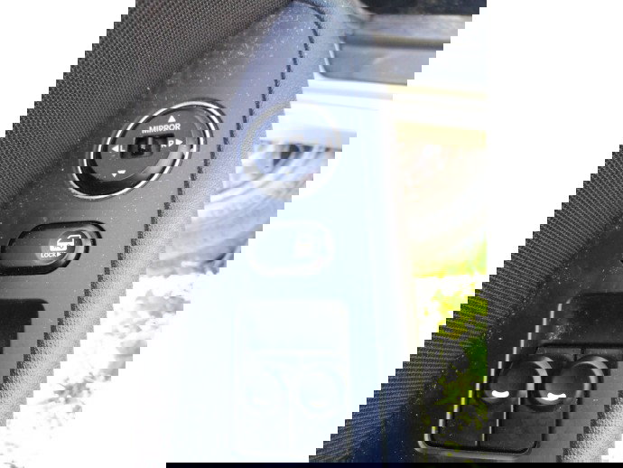 Butoane geamuri electrice stanga fata Hyundai i30 1.6 R89A OEM 2007-2012