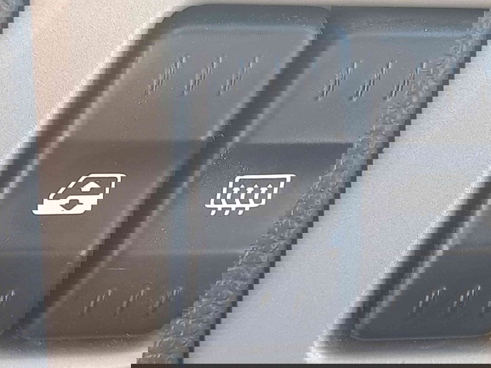 Buton usa stanga fata  Dacia Logan (LS) [Fabr 2004-2012] OEM 1.5 K9K-K7 