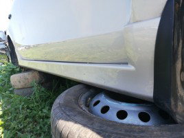 Prag dreapta Hyundai i30 1.6 R89A OEM 2007-2012