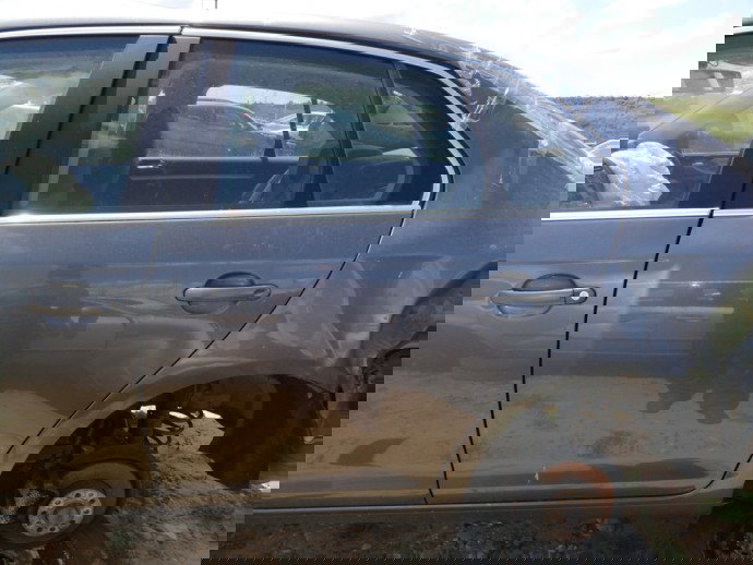 Usa stanga spate Volkswagen jetta 1.9 TDI BLS OEM 2005-2010