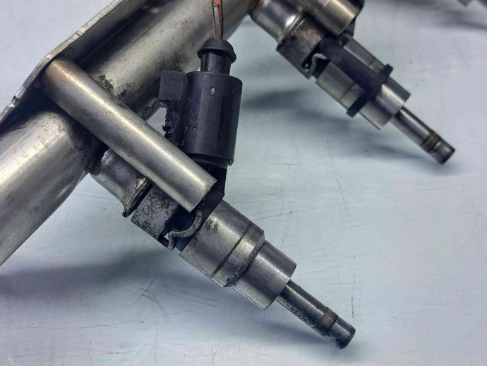 Rampa injectoare Audi TT (8J3) [Fabr 2006-2013] 06F133317L 2.0 B BWA  