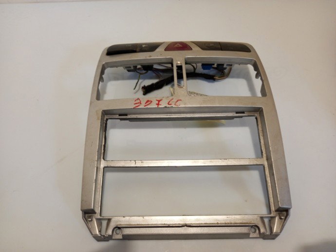 Grila centrala bord Peugeot 307 CC 2.0 HDI OEM 2003-2009