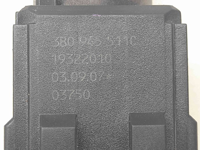 Comutator lumini frana Audi A4 (8EC, B7) [Fabr 2004-2008] 3B0945511C 2.0 TDI BRE 