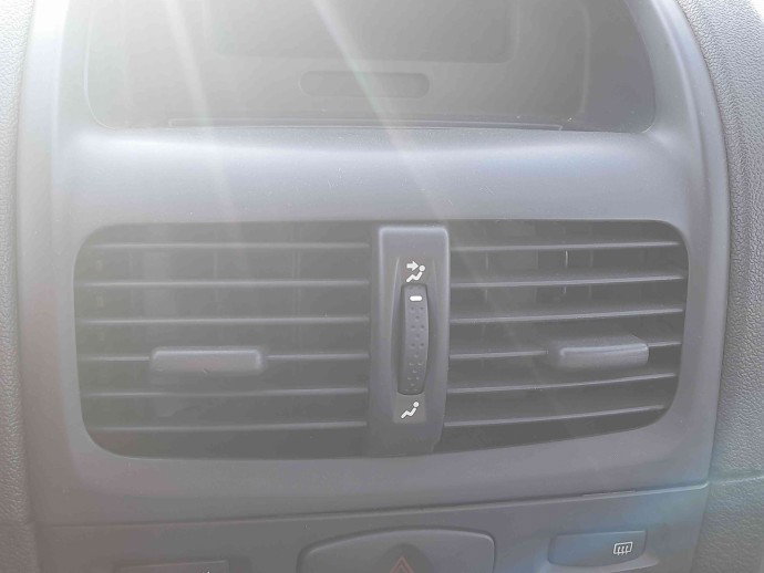 Grila aerisire centrala Renault Symbol 2 [Fabr 2008-2012] OEM
