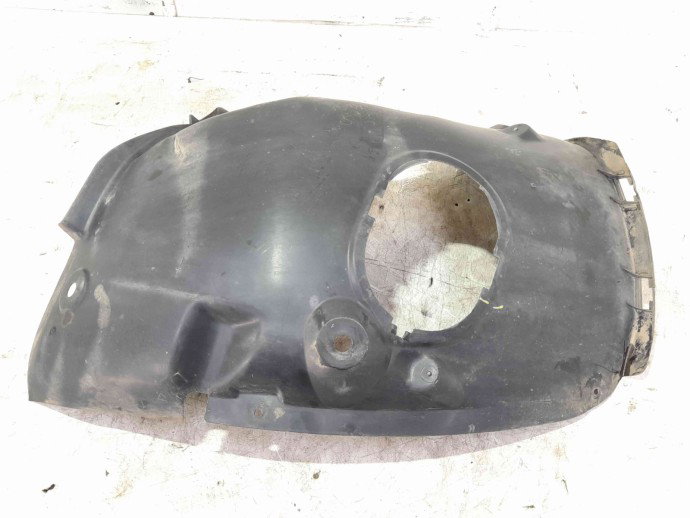Carenaj roata dreapta fata Renault Megane 2 [Fabr 2002-2008] 8200415287