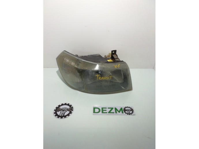 Far dreapta Ford Transit