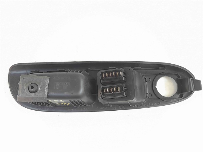 Butoane comanda geamuri sofer Renault Symbol 2 / Thalia [Fabr 2008-2012] 8200507734