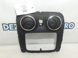 Grila centrala Dacia Logan 2 MCV 1.5 DCI K9K OEM 2012-2021