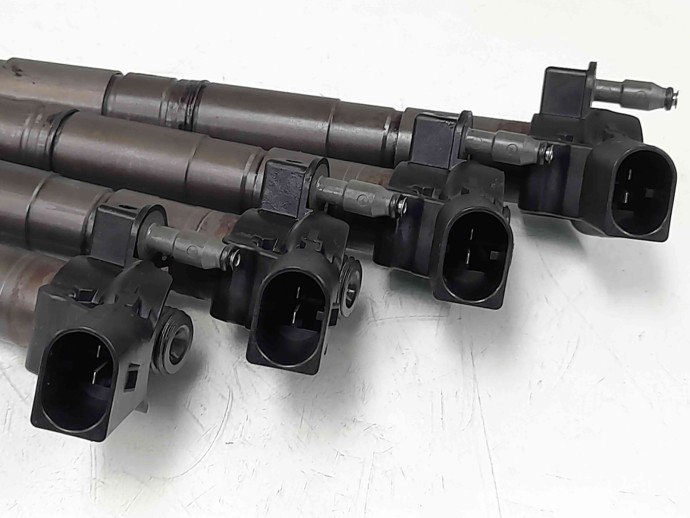 Injector Audi A6 facelift (4F2, C6) 03L130277 / 0445116030 2.0 TDI CAHA