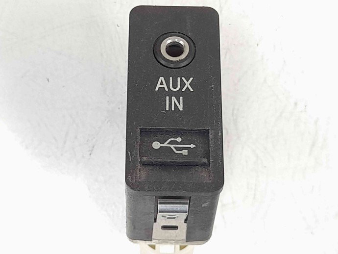Conector auxiliar USB Bmw 1 (E81, E87) [Fabr 2004-2010] 9129651