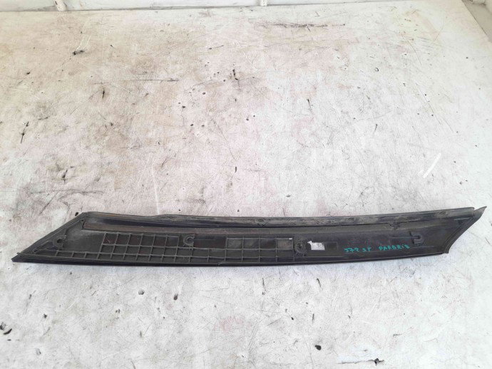 Ornament parbriz stanga Skoda Fabia 2 (5J, 542) [Fabr 2007-2014] 5J6853263A