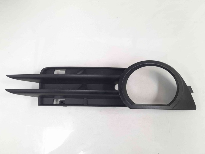 Grila proiector dreapta Audi A3 (8P1) [Fabr 2003-2012] 8P3807682A
