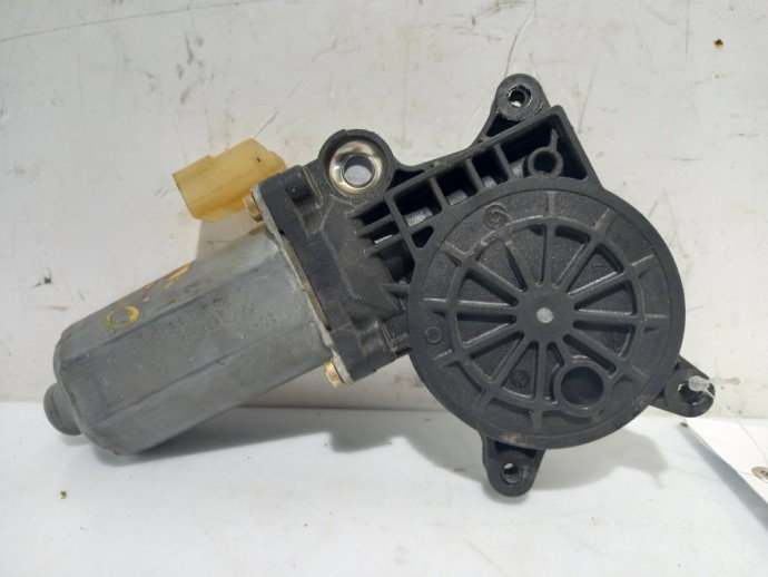 Motoras macara fata dreapta BMW 320D E46 2.0 D 8362064 1998-2005