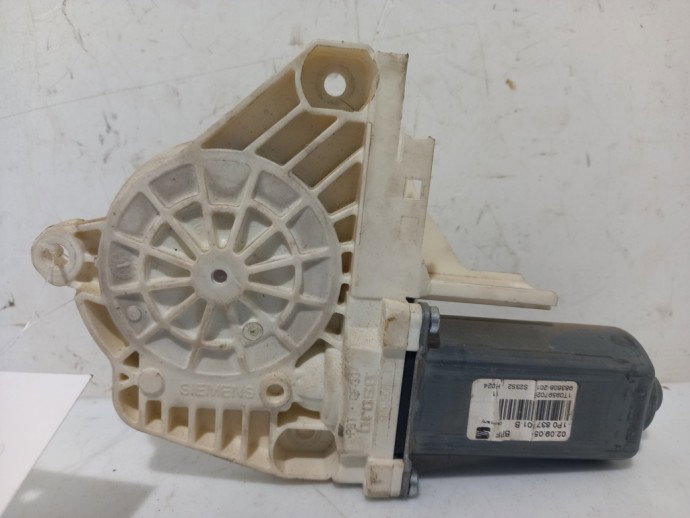Motoras macara fata dreapta Seat Leon 2.0 BKD 1P0837401B 2005-2011