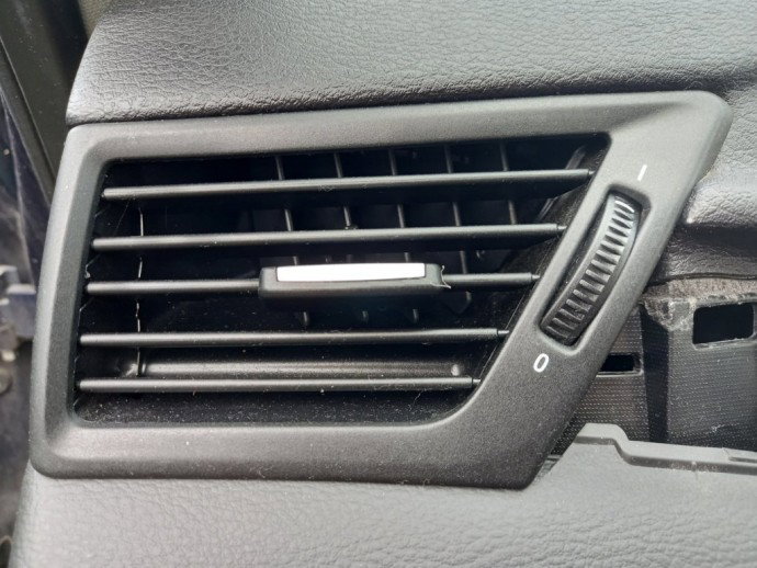 Grila aerisire stanga BMW X1 2.0 D OEM 2009-2015