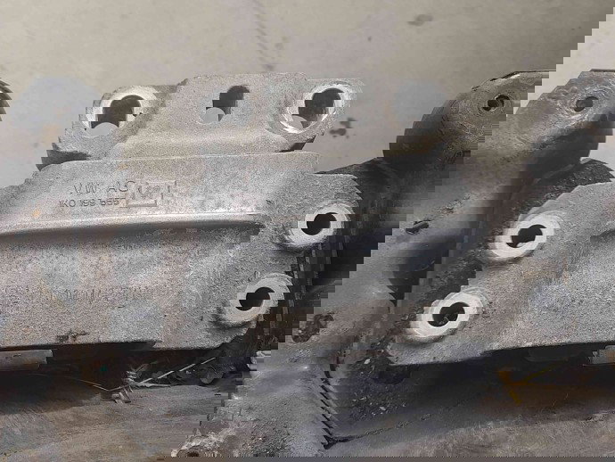 Suport cutie viteze Skoda Superb II (3T4) [Fabr 2008-2015] OEM 1.6 TDI CAYC 