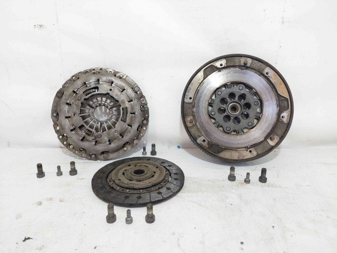 Kit ambreiaj volanta masa dubla Bmw 3 (E90) [Fabr 2005-2011] 415055210 / 124058910 2.0 N47 