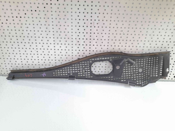 Grila stergator parbriz-dreapta Dacia Logan (LS) [Fabr 2004-2012] 8200294316