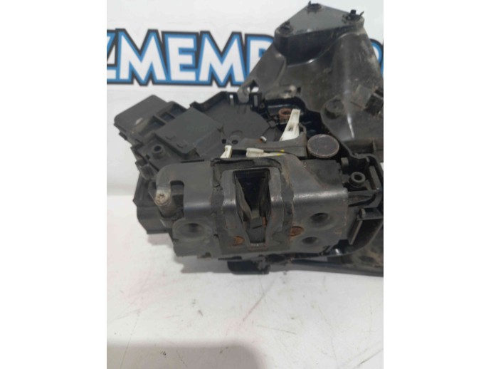 Broasca usa dreapta fata FORD FOCUS 2 1.6L Dura6 OEM 2004-2012