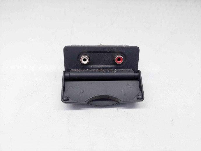 Conector auxiliar USB Renault Fluence [Fabr 2010-prezent] 820230001R