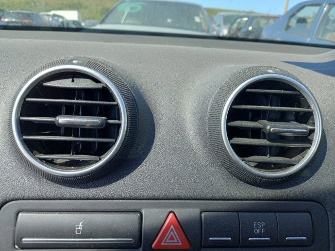 Grila ventilatie centrala Audi A3 1.6 Benz OEM 2003-2012