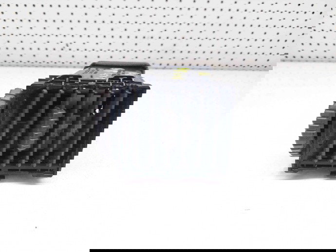 Grila aerisire centrala stanga Nissan X-Trail (T30) [Fabr 2001-2007] 68751EQ000