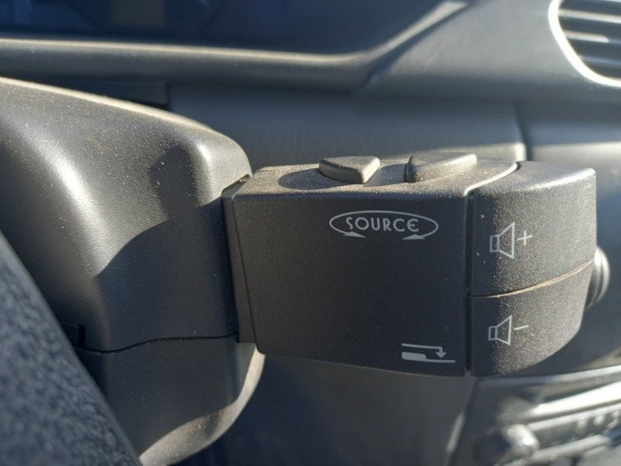 Butoane comenzi volan Renault Laguna 2 1.9 DCI OEM 2001-2007