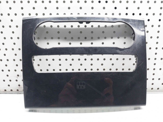 Ornament bord Mercedes Clasa ML (W164) [Fabr 2005-2012] A1646804417