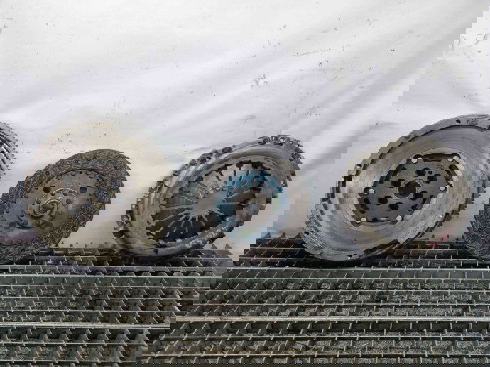 Kit ambreiaj volanta masa dubla Volvo V40 [Fabr 2013-2019] 415053710 1.6 D4162T 84KW / 115CP 1.6 D4162T 84KW / 115CP