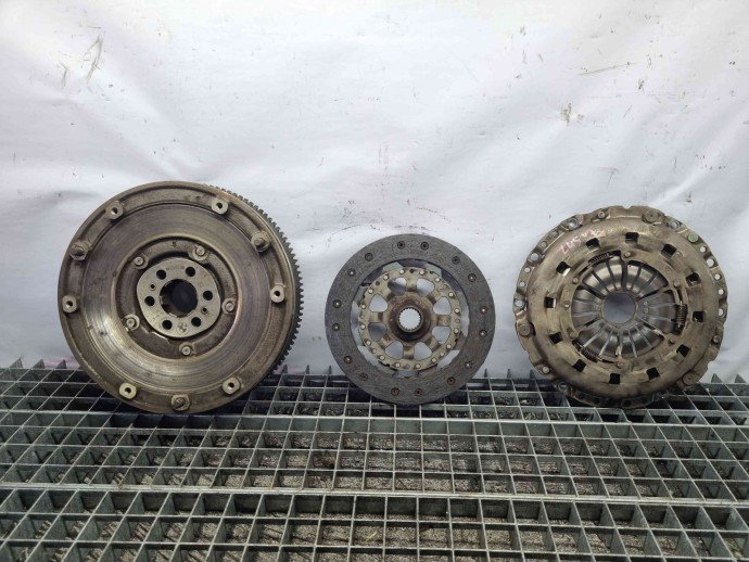 Kit ambreiaj volanta masa dubla Bmw 1 (E81, E87) [Fabr 2004-2010] 7526268 1.6 B N45B16A 85KW / 115CP  