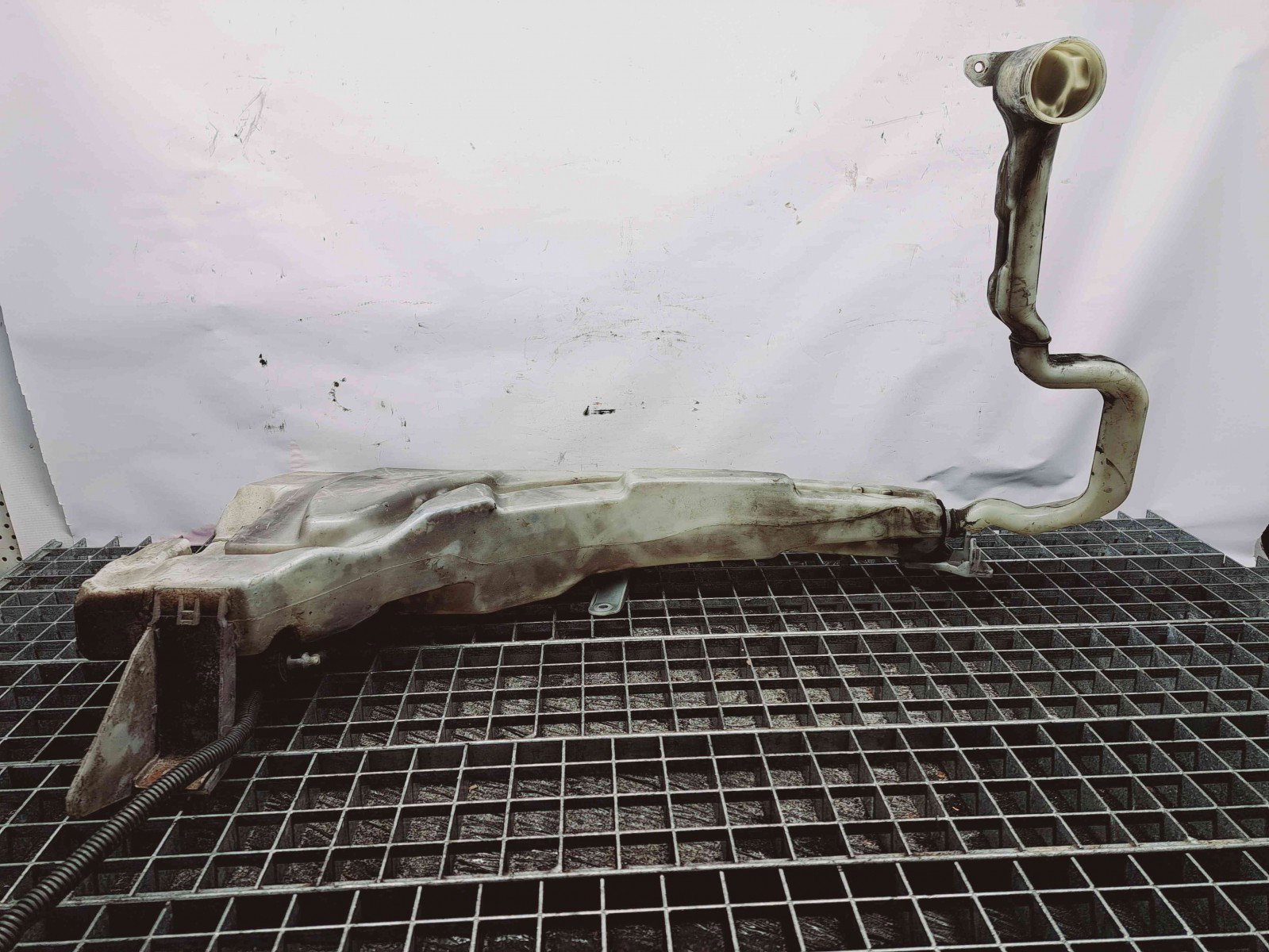 Vas lichid parbriz Volkswagen Touareg (7LA, 7L6) [Fabr 2003-2010] 7L0955453F