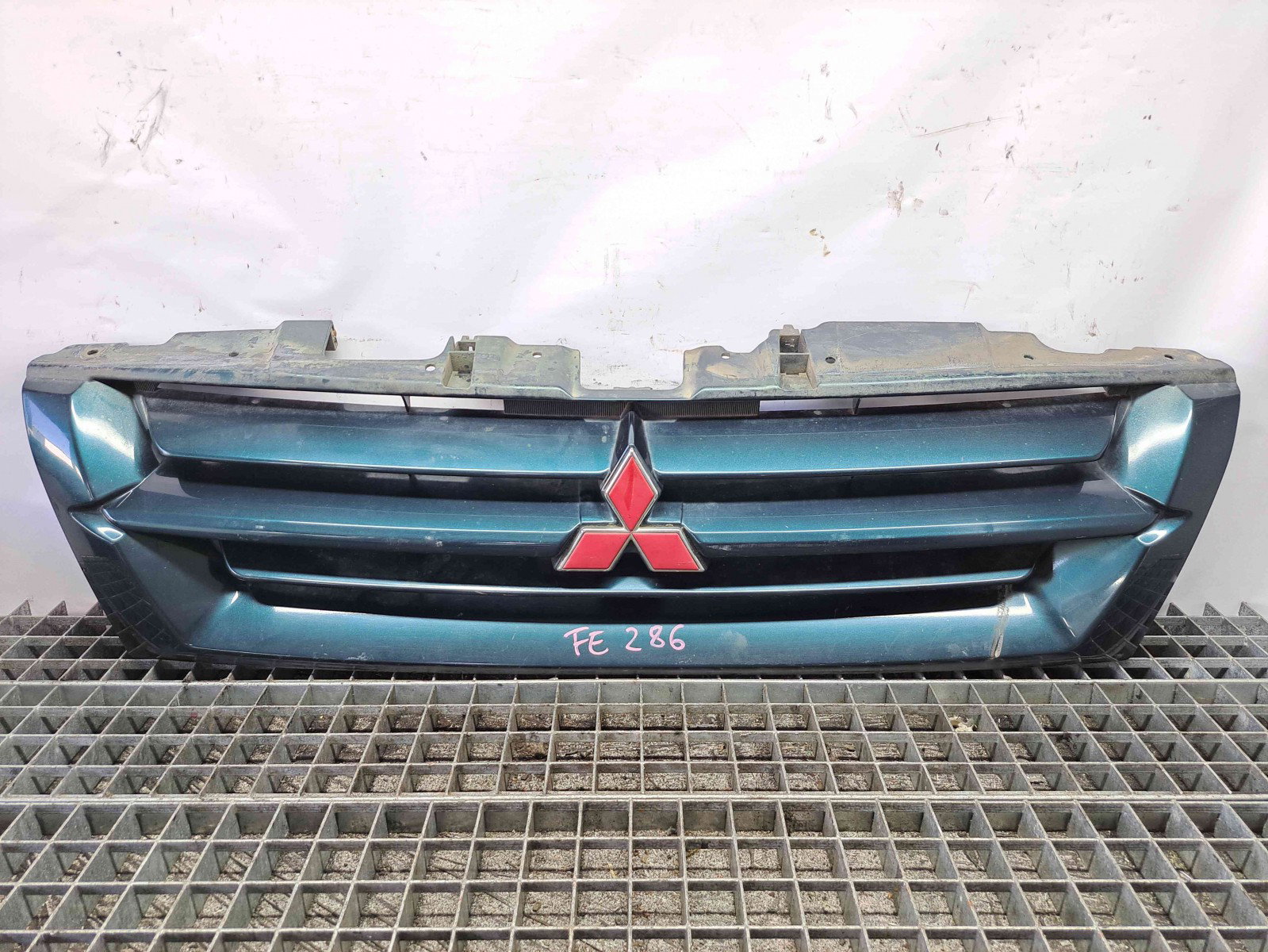 Grila bara fata MITSUBISHI Shogun II [Fabr 2002-2014] MR387981 - imagine 1