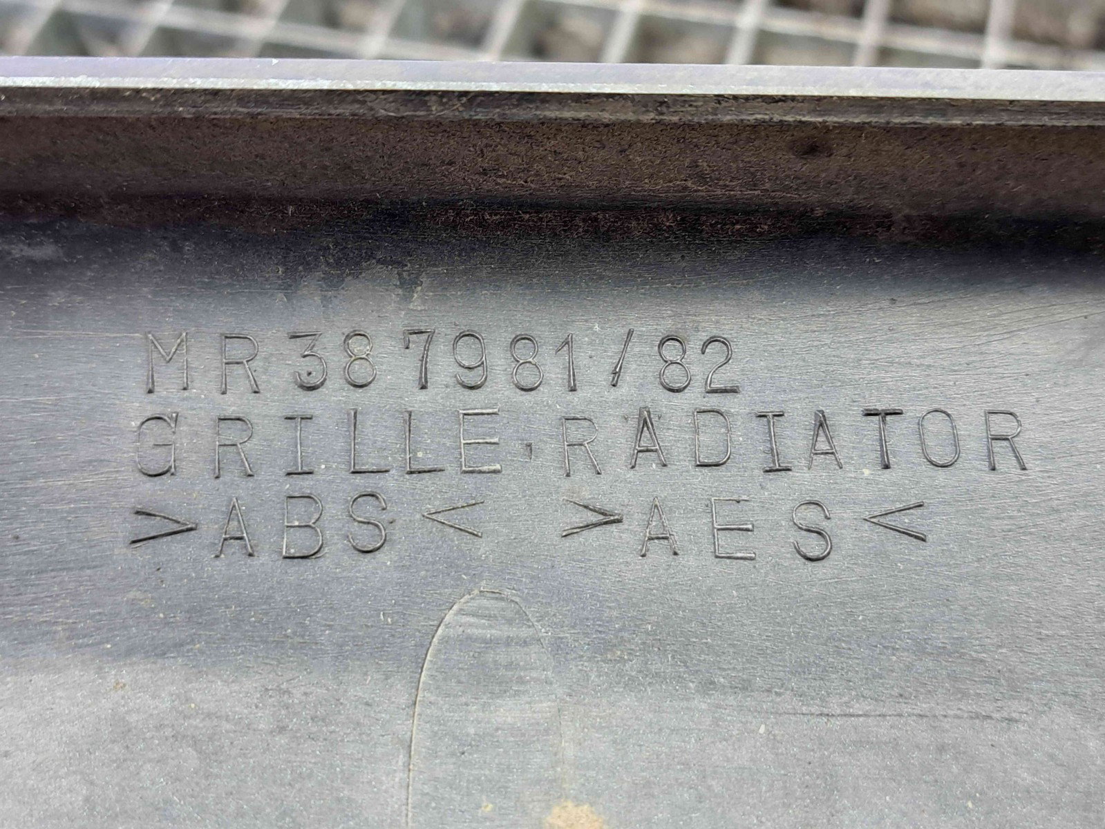 Grila bara fata MITSUBISHI Shogun II [Fabr 2002-2014] MR387981 - imagine 4