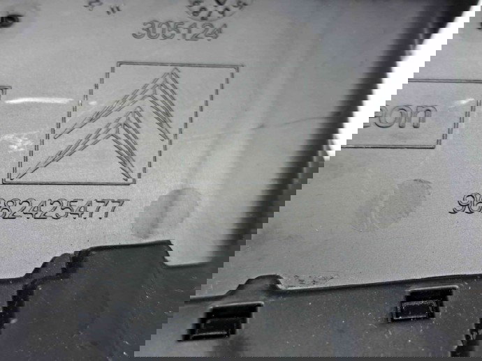  Grila aerisire stanga Citroen C5 (III) [Fabr 2008-2017] 9682425477