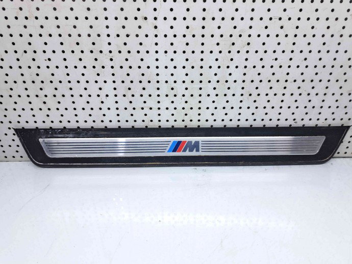 Ornament prag dreapta fata Bmw 5 (F10) [Fabr 2011-2016] 8050046
