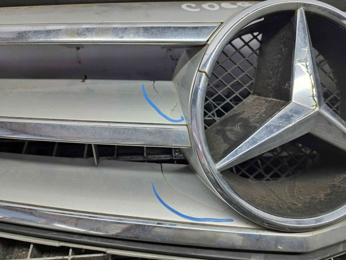 Grila bara fata Mercedes Clasa C (W204) [Fabr 2007-2014] A2048800023 cu defect