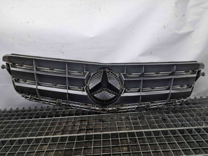 Grila bara fata Mercedes Clasa C (W204) [Fabr 2007-2014] A2048800023 cu defect