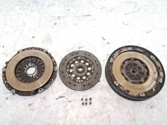 Kit ambreiaj volanta masa dubla Bmw 1 (E81, E87) [Fabr 2004-2010] OEM 2.0 N47  105KW / 143CP