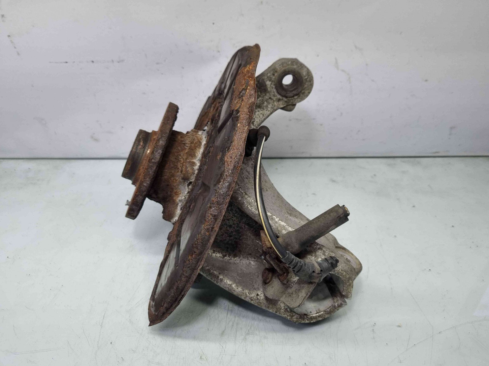 Fuzeta fata dreapta Volkswagen Passat B7 (365) Variant [Fabr 2010-2014] OEM 2.0 TDI CFFB 2.0 TDI CFFB 103KW / 140CP - imagine 3