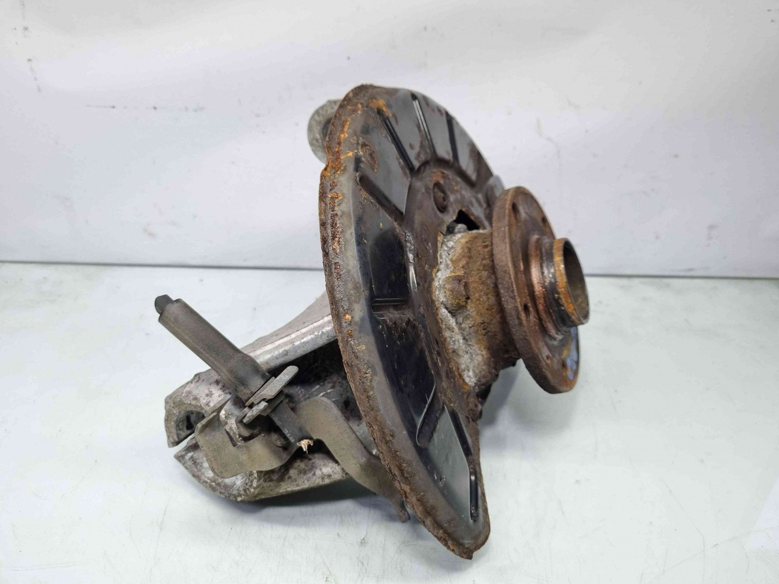 Fuzeta fata stanga Volkswagen Passat B7 (365) Variant [Fabr 2010-2014] OEM 2.0 TDI CFFB 2.0 TDI CFFB 103KW / 140CP - imagine 2