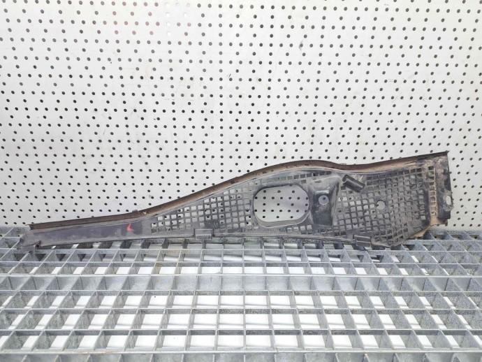Grila stergator parbriz-dreapta Dacia Duster [fabr 2010-2017] 8200294316