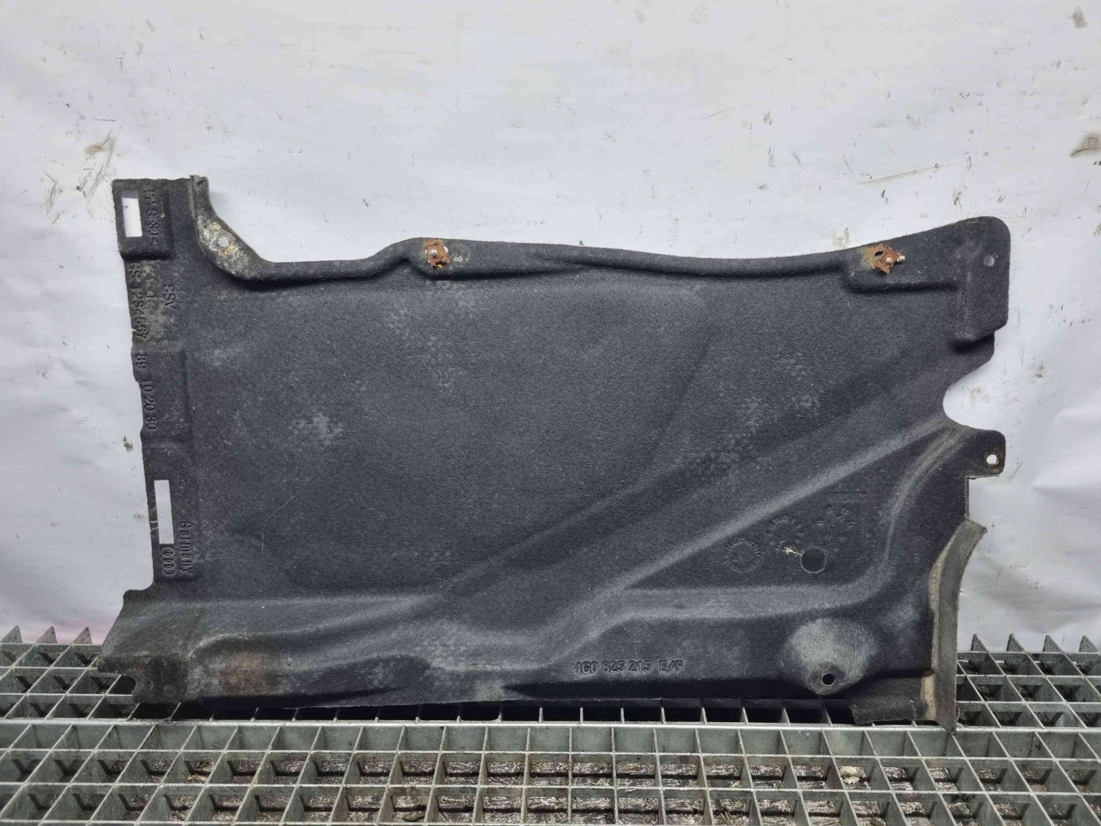 Scut lateral stanga Audi A6 (4G2, C7) [Fabr 2012-2017] 4G0825215E