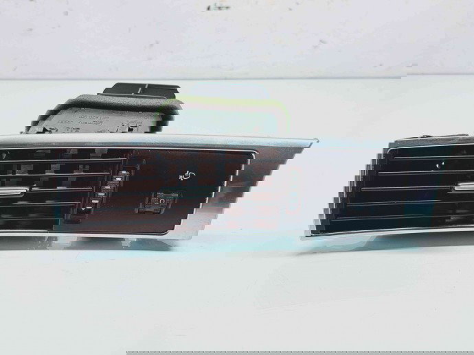  Grila aerisire stanga Audi A6 (4F2, C6) [Fabr 2004-2010] 4F1820901D