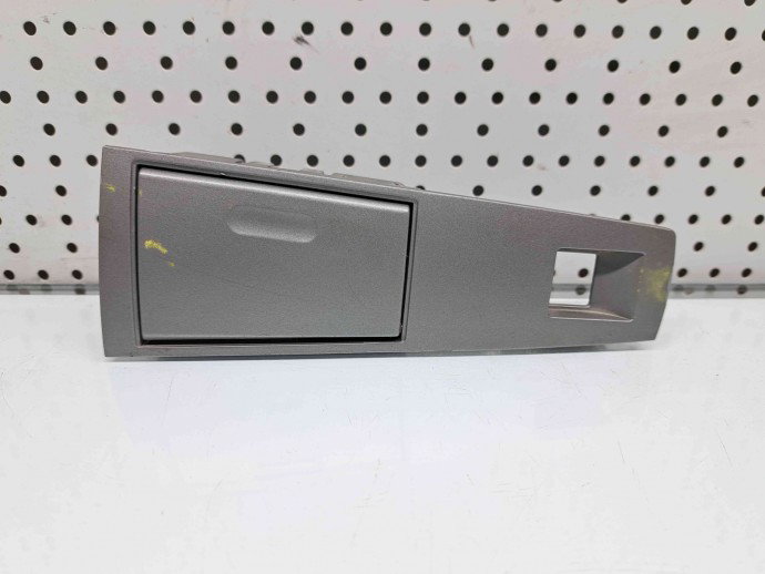 Scrumiera usa dreapta spate Bmw 7 (E65, E66) [Fabr 2003-2008] 7024490