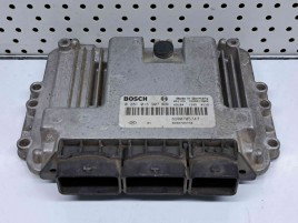 Calculator motor ECU Renault Megane 2 [Fabr 2002-2008] 8200705747 / 0281013907
