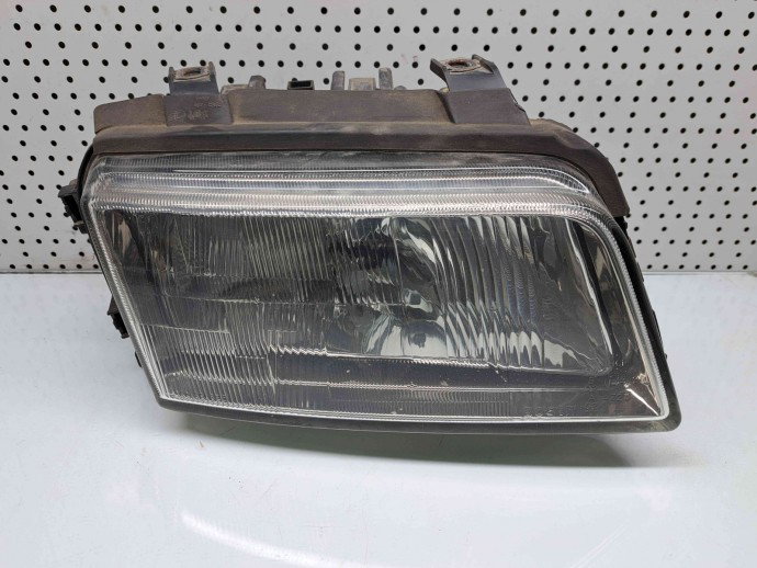 Far dreapta Audi A4 (8D2, B5) [Fabr 1994-2000] 8D0941004E