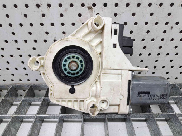 Motoras geam dreapta fata Audi A6 Avant (4F5, C6) [Fabr 2005-2010] 4F0959802D / 977272 101