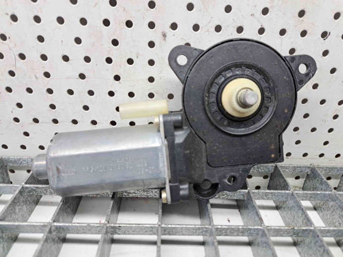 Motoras geam dreapta fata Ford Fiesta 5 [Fabr 2001-2010] 0130821939